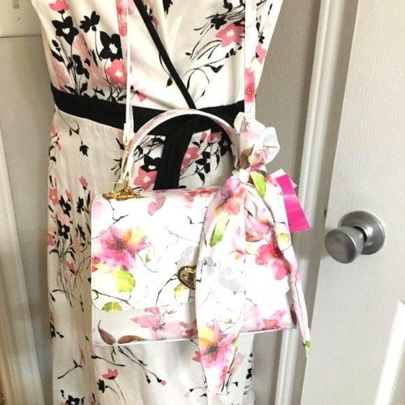 Betsey Johnson Floral Crossbody Purse NEW  PRICE IS FIRM - Picture 7 of 10